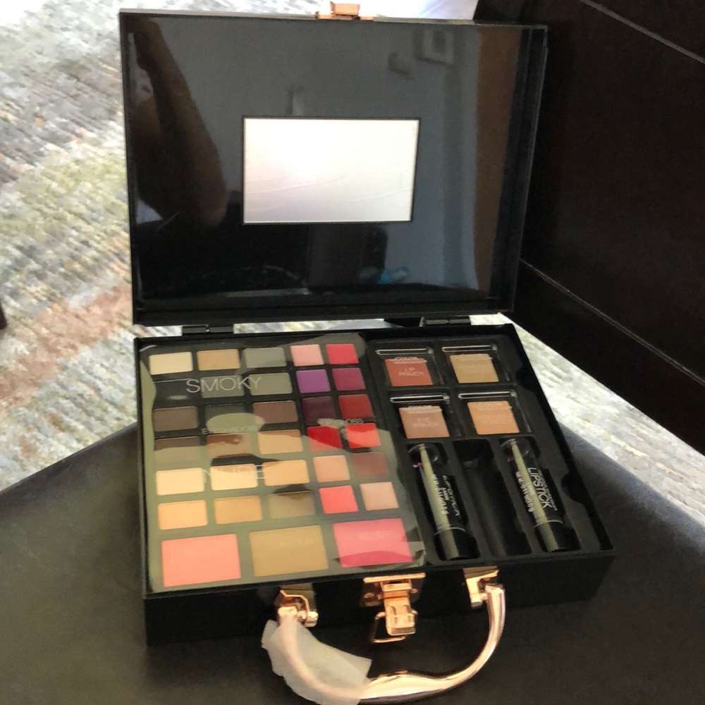 New make up case.